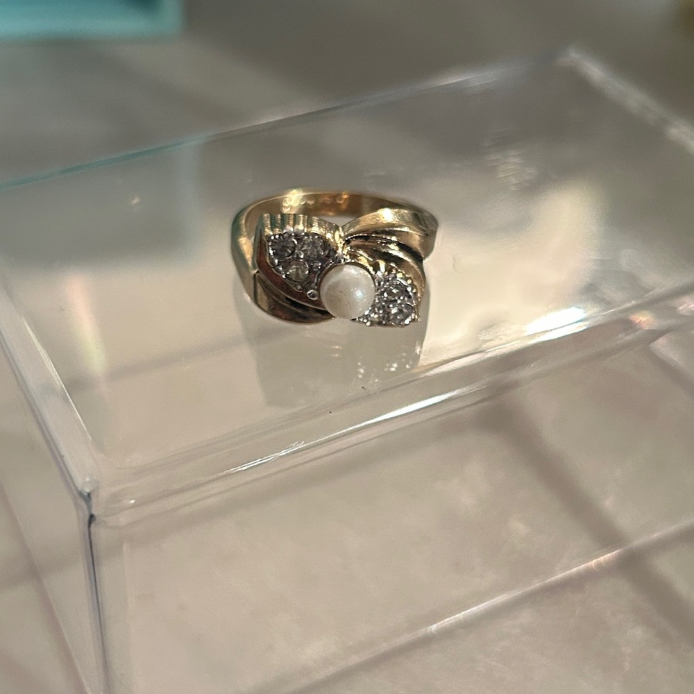 DEADSTOCK UNCAS VINTAGE 18K HGE GOLD PLATED PEARL FLOWER RING